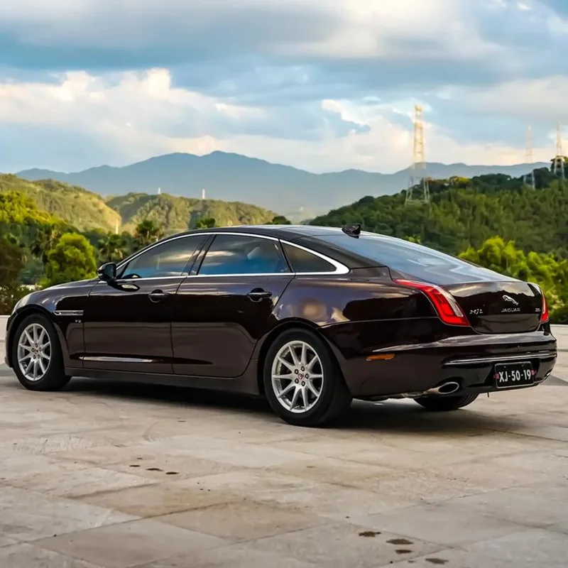 Care sunt componentele vehiculelor Jaguar?